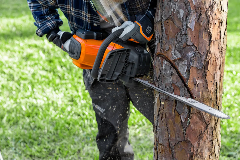 Load image into Gallery viewer, Husqvarna Power Axe 350i Chainsaw