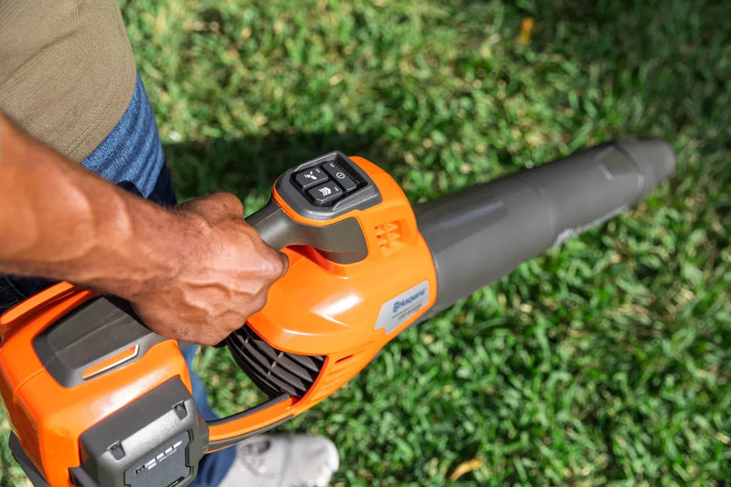 Load image into Gallery viewer, Husqvarna Leaf Blaster 350iB Kit 
