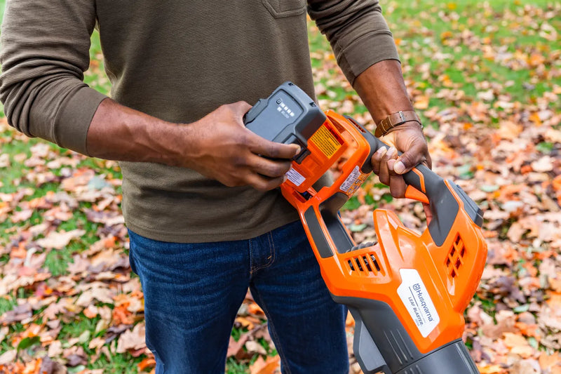 Load image into Gallery viewer, Husqvarna Leaf Blaster 350iB Kit 

