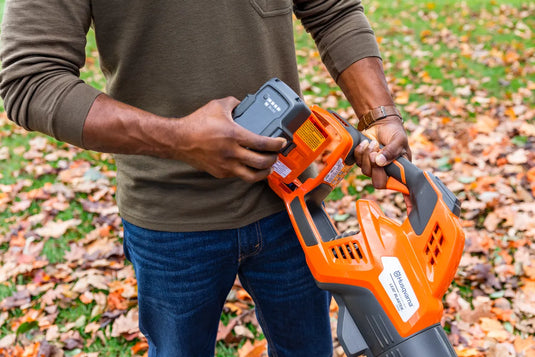Husqvarna Leaf Blaster 350iB Kit 